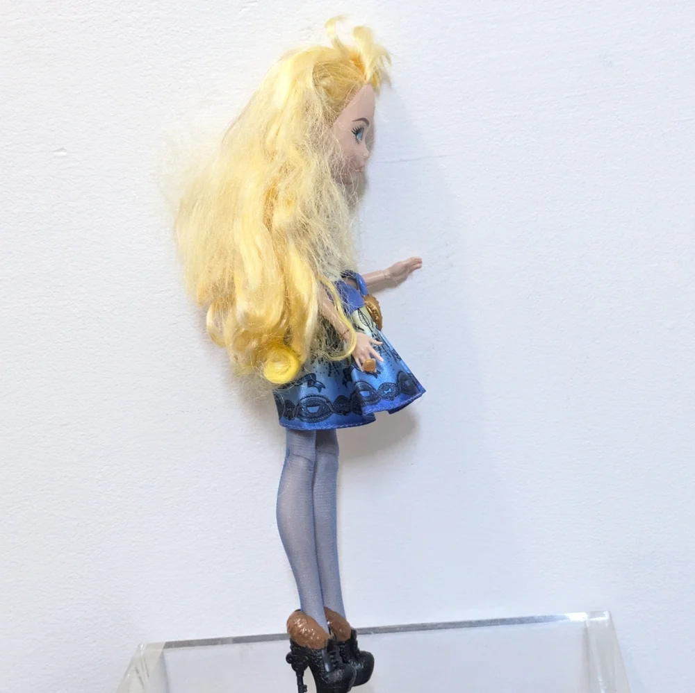 Ever After High Blondie Lockes Signature Royal Doll